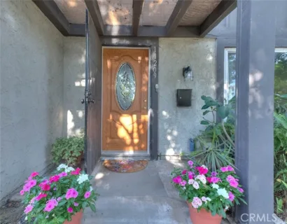 11209 Lambert listing photo