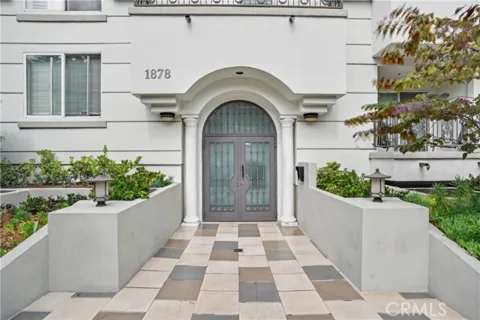 1878 Greenfield Avenue #204 listing photo