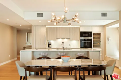 6250 Hollywood Boulevard #8M listing photo