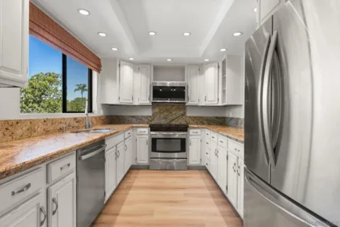 835 E Avenue #B listing photo