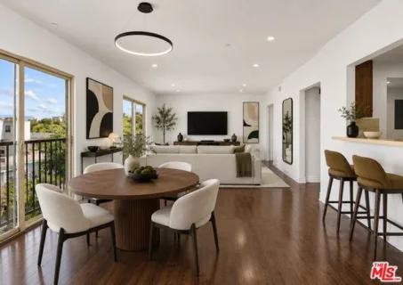 936 N Hudson Avenue #302 listing photo