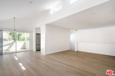 22125 Burbank Boulevard #7 listing photo