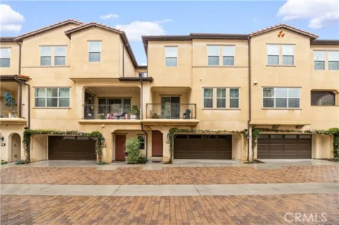 207 Winterbrook listing photo