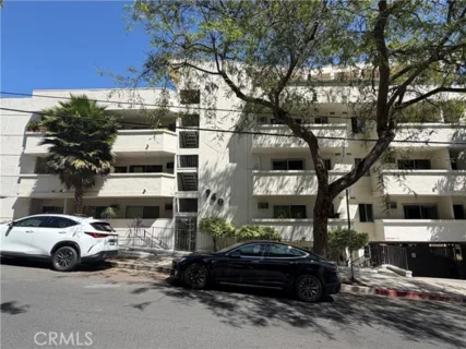 960 Larrabee listing photo