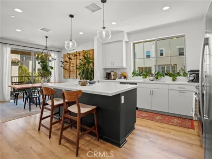 633 S Motif listing photo