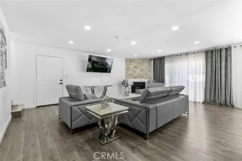 8801 Cedros Avenue #7 listing photo