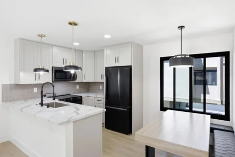 2260 Worden Street #5 listing photo