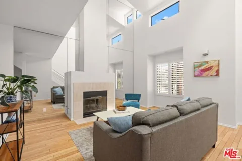 2806 6th Street listing photo