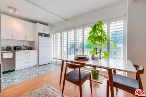999 N Doheny Drive #302 listing photo