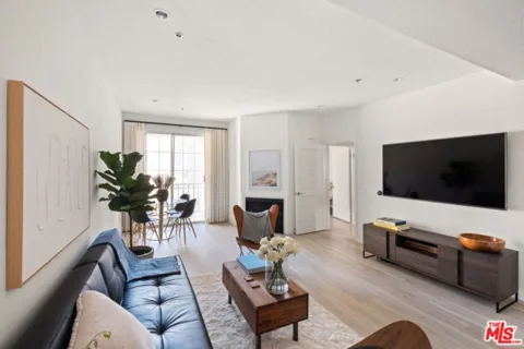 585 N Rossmore Avenue #506 listing photo