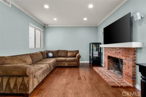 939 W 19th listing photo