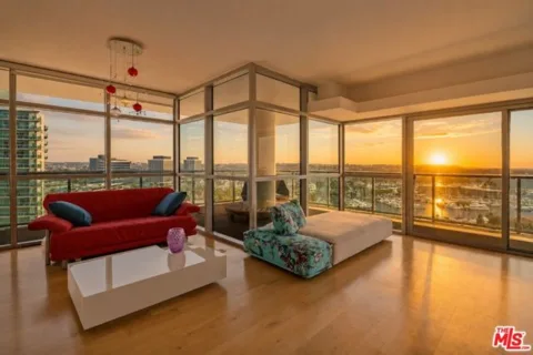13700 Marina Pointe Drive #1401 listing photo