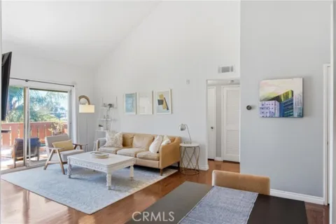 384 Redondo #401 listing photo