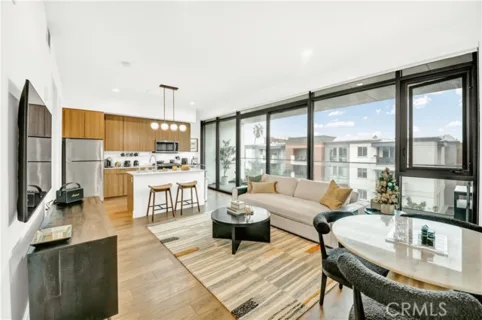 709 E Walnut Street #415 listing photo
