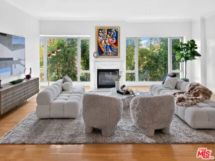 10727 Wilshire Boulevard #404 listing photo