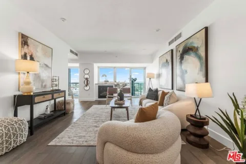13600 Marina Pointe Drive #1904 listing photo