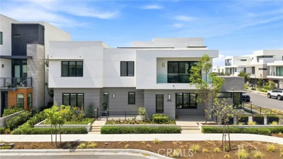 16311 Veterans Way listing photo