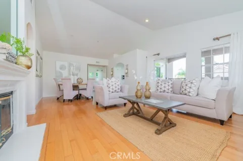 2310 Cascade listing photo