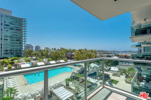 13700 Marina Pointe Drive #630 listing photo