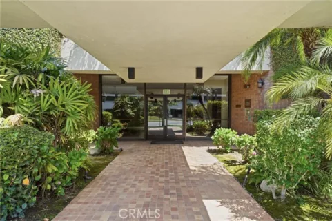 4477 Wilshire listing photo