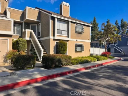49 Clover listing photo