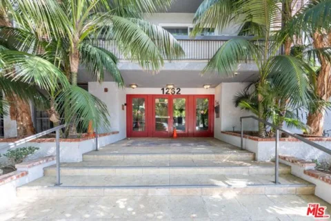 1262 S Barrington Avenue #204 listing photo