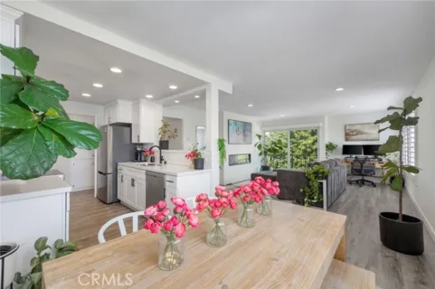 100 Loma Avenue #404 listing photo