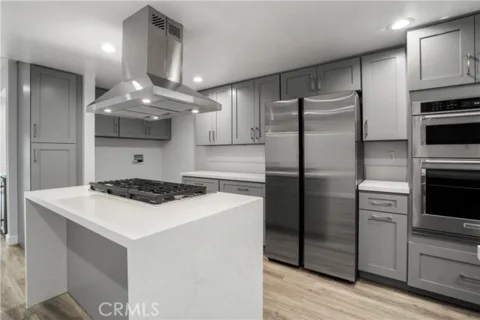 227 E Burbank #C listing photo