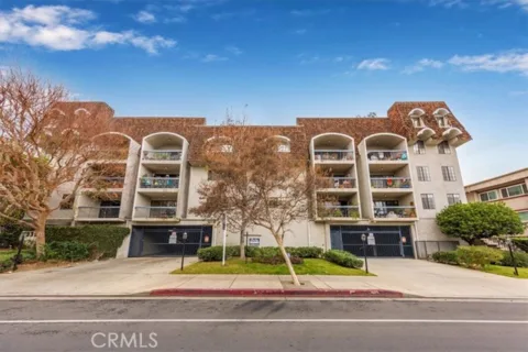 5339 Lindley Unit 207 listing photo