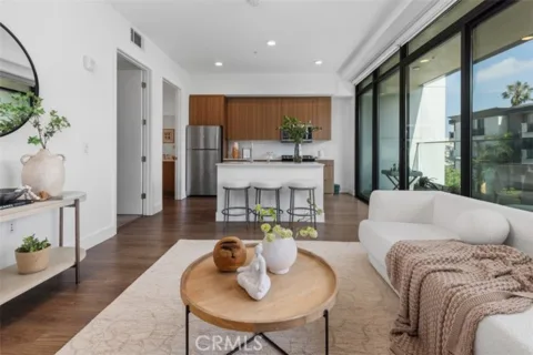 709 E Walnut Street #315 listing photo