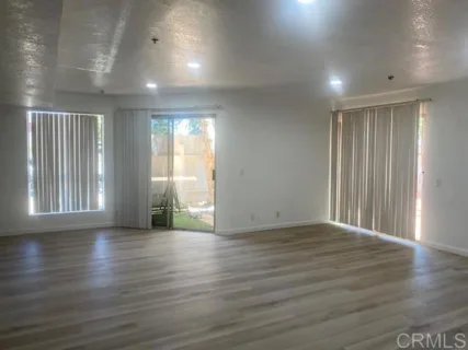 390 E Madison #A listing photo