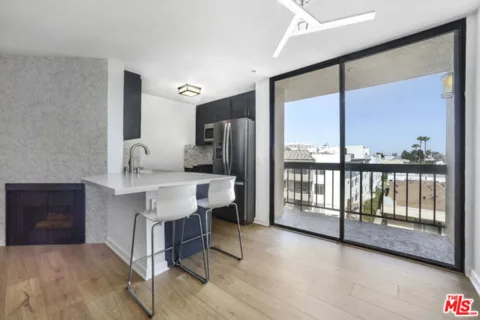 7320 Hawthorn Avenue #319 listing photo