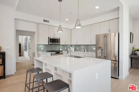 1746 Garfield Place #203 listing photo