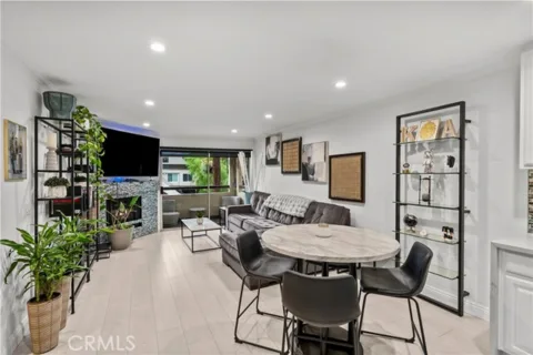 5515 Canoga #129 listing photo