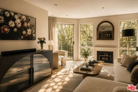 585 N Rossmore Avenue #407 listing photo