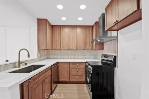 25761 Le Parc #9 listing photo