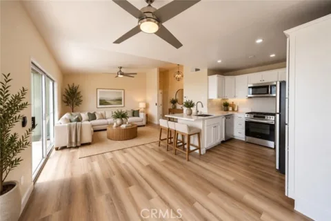 2568 Avenida Del #201 listing photo