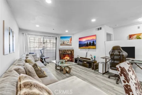 6545 Reseda Boulevard #6 listing photo
