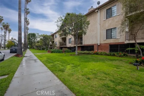 17522 Sherman Way #202 listing photo