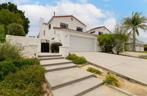 6711 Corintia listing photo