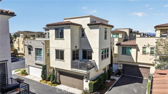592 S Motif listing photo