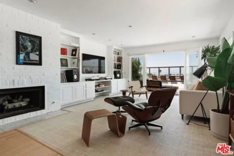 2431 3rd Street #7 listing photo