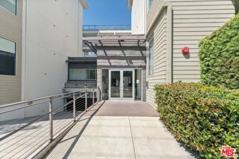 12837 Moorpark Street #313 listing photo