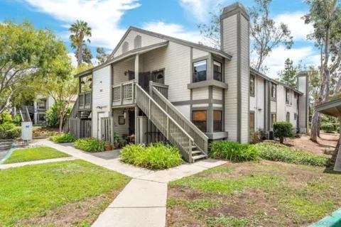 1953 Wellington Lane #4 listing photo