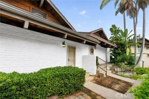 5068 Lakeview listing photo