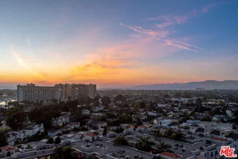13700 Marina Pointe Drive #1520 listing photo