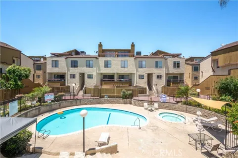 1022 S Marengo #5 listing photo