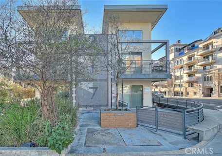 217 S Marengo #110 listing photo