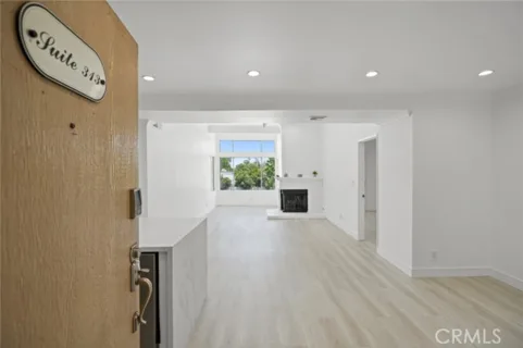 7800 Topanga Canyon Boulevard #313 listing photo