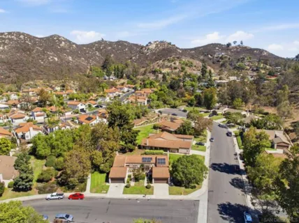 2099 Golden Circle listing photo